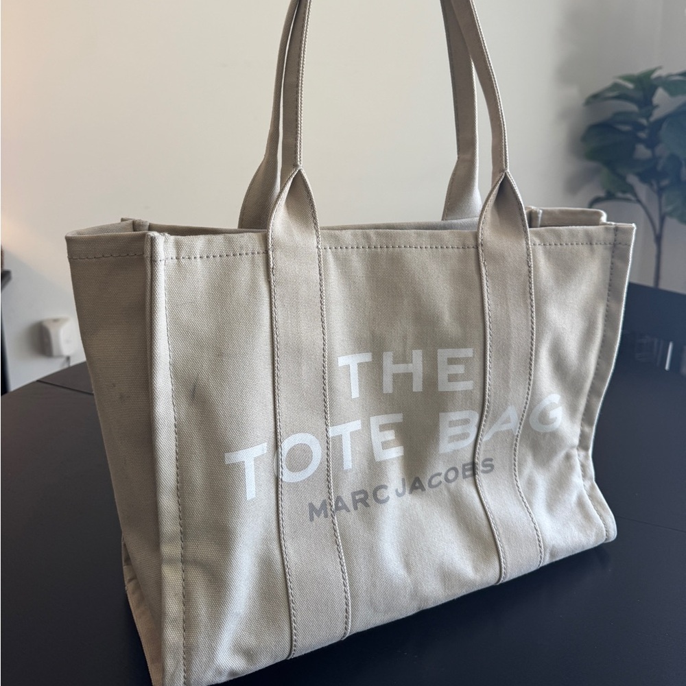 Marc Jacobs The Tote Bag